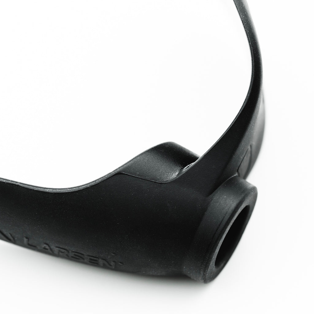 Larsen biathlon blinder in close up view on eyeshade