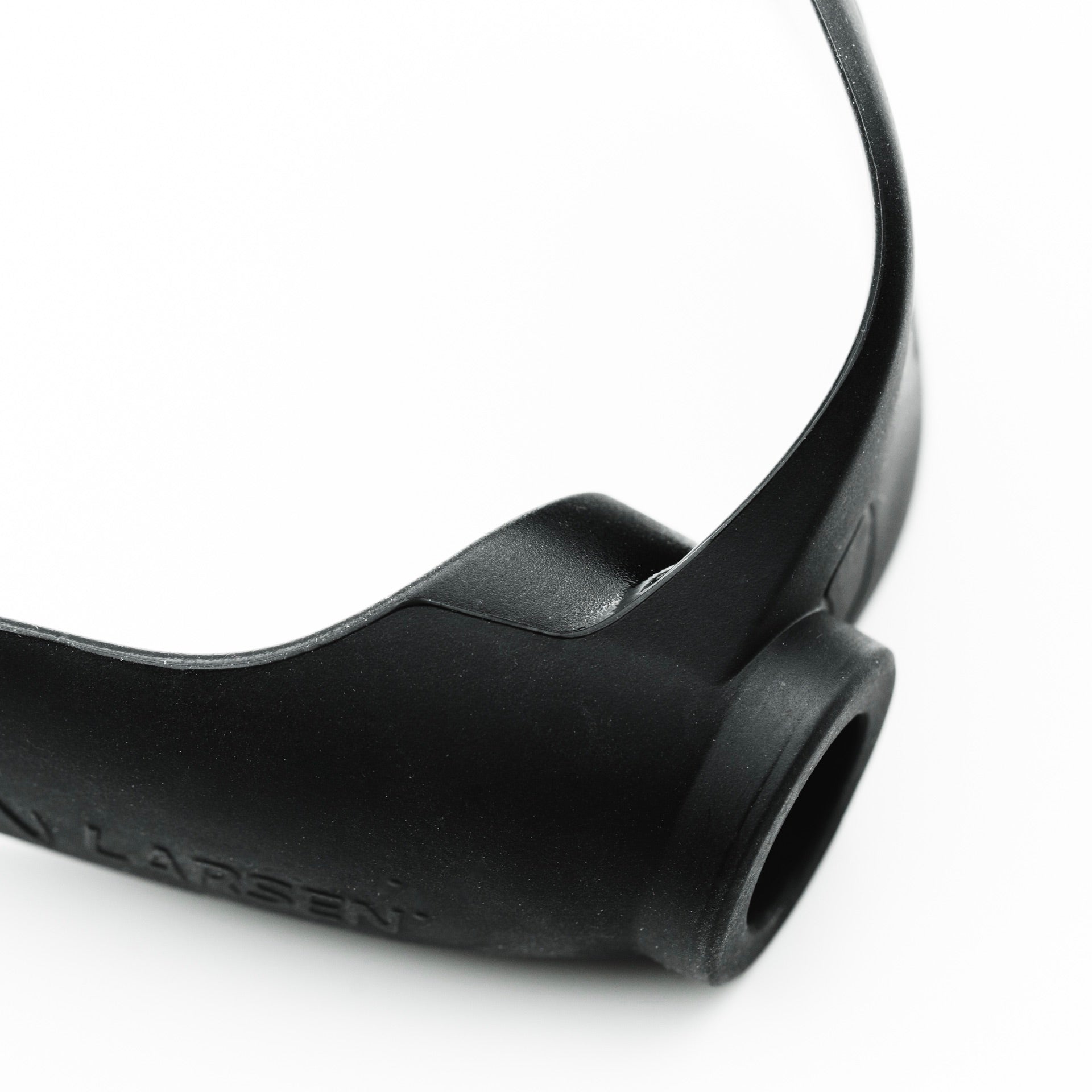 Larsen biathlon blinder in close up view on eyeshade