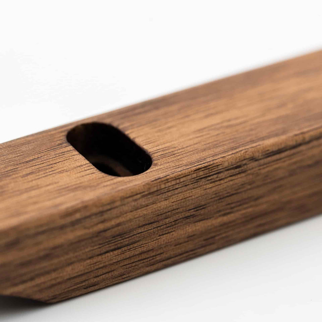 Cheek rest for Naylor biathlon rifle stocks in walnut, in close up view of wood grain