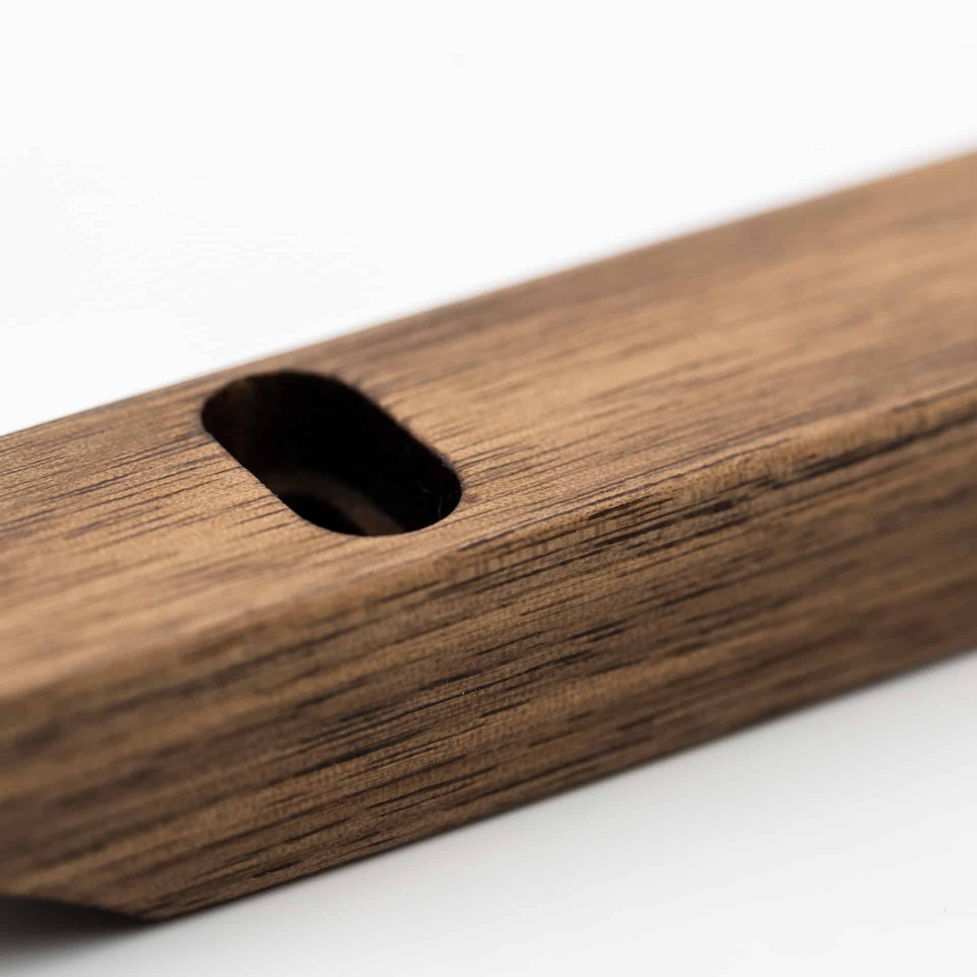 Cheek rest for Naylor biathlon rifle stocks in walnut, in close up view of wood grain