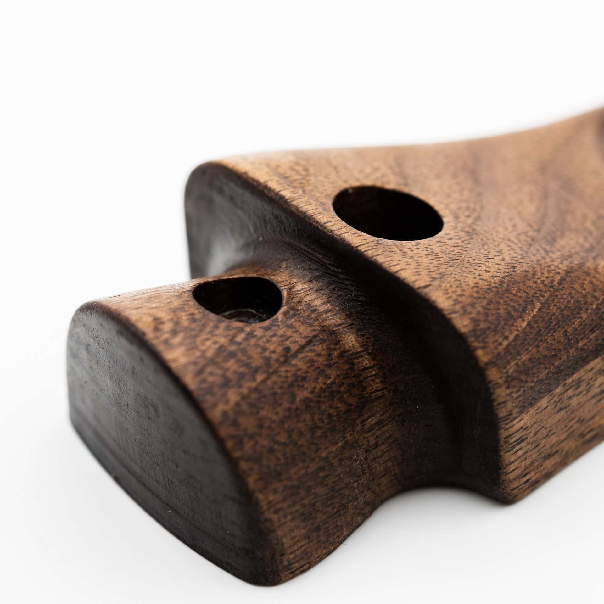 Anschutz standing grip, walnut grain close up view